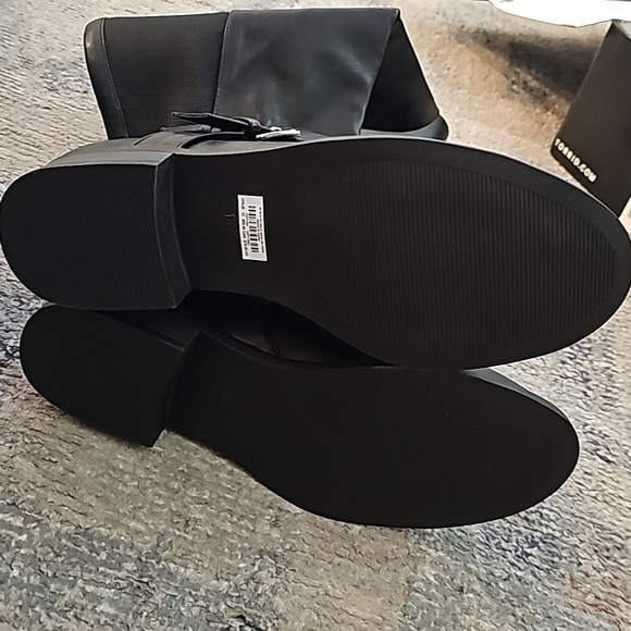 Black Knee Boot - Picture 3 of 6